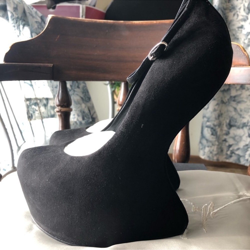 Giuseppe Zanotti Sculpted Wedges 39.5 NIB